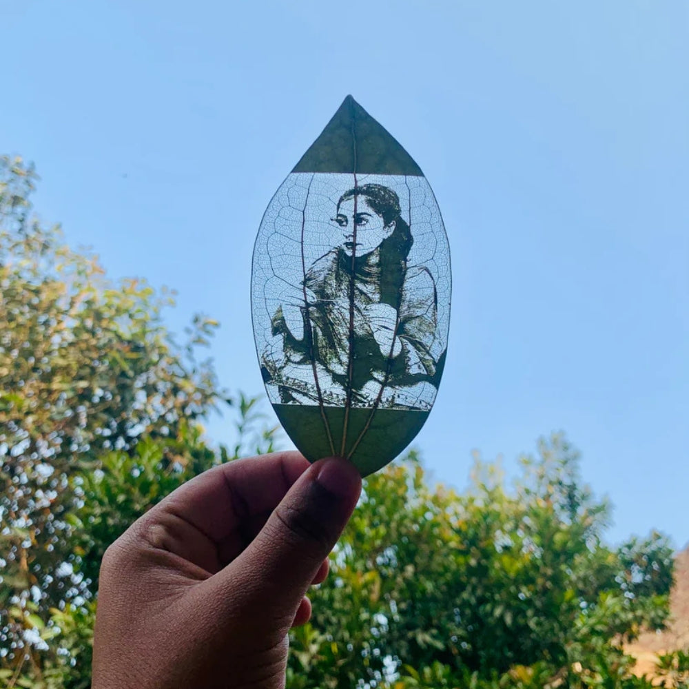 Your Picture on Leaf | Leaf Engraving