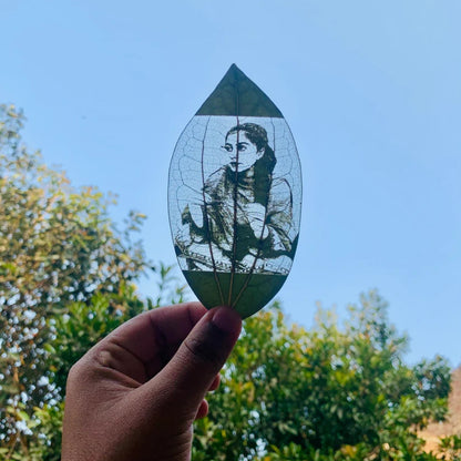 Your Picture on Leaf | Leaf Engraving